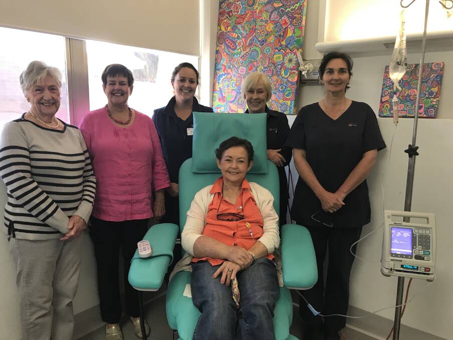Val Lemmon and Wendy Long from the Moree Cancer Support Group, Sally Laurie, Sandra Hollands and RN Jenny Hamilton and patient Gail Quin.