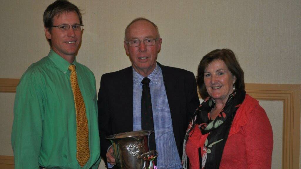Nick Gillingham presents Mark and Trish Winter the 2014 Gwydir Valley Cotton Growers Service to Industry Award.