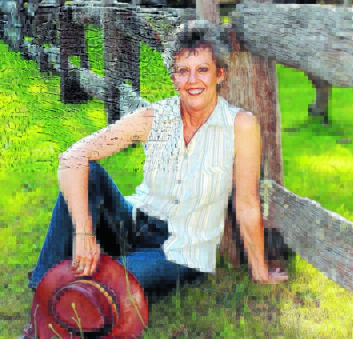 "Nomadic" Aussie writer Jenn J McLeod passes through Moree