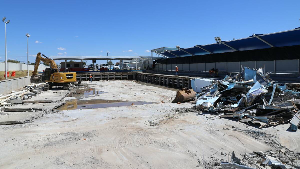 Work to deconstruct the Olympic pool at Moree Artesian Aquatic Centre is underway. Photo: Moree Plains Shire Council