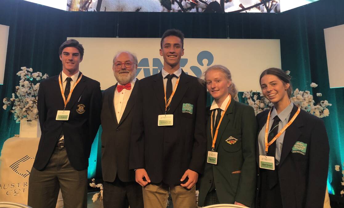 American futurist and guest speaker, Thomas Frey (second from left) with Moree students Jack Montgomery, Chris Sims, Tiffany Tarrant and Alliyah Davison.