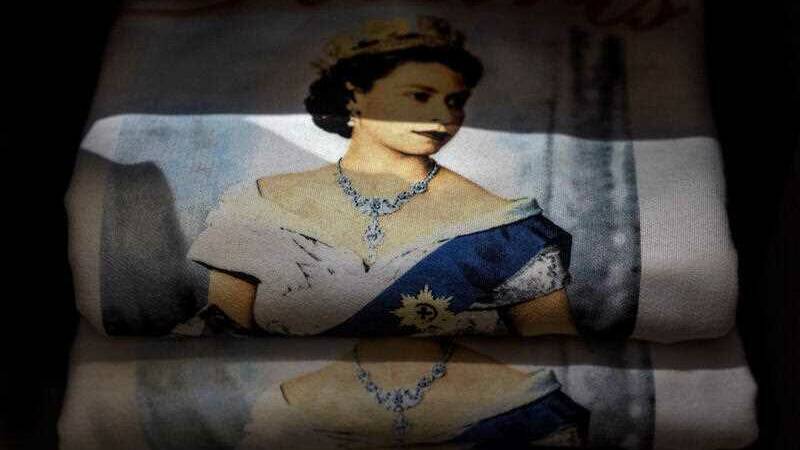 T-shirts on display of Queen Elizabeth I. Photo by AP Photo/Nariman El-Mofty