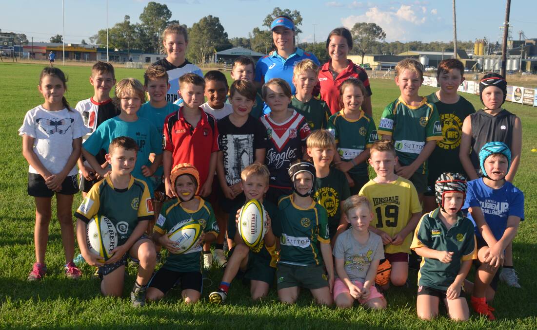 Rhiannon Byers (centre) was excited to meet with Inverell's young rugby lovers. 