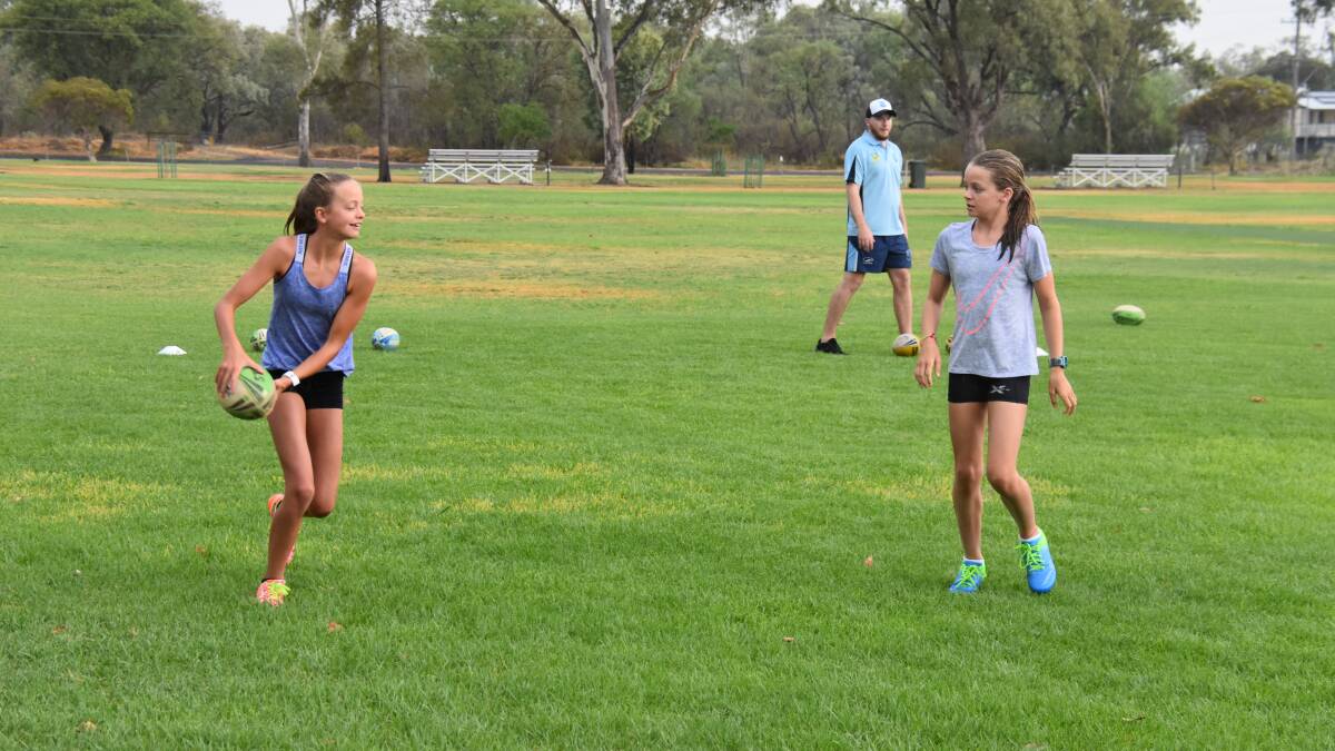 Kids practise their touch football skills with NSW Touch Football's Matthew Kiddle
