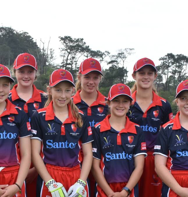 COUNTRY REP: Ashleigh Walker (centre) has earned selection for the Country Sixers to compete at the Under 13 Female State Challenge after a strong run of form. Photo: Leeza Wishart. 