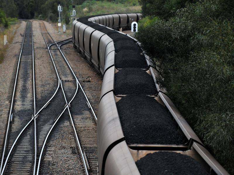 An independent probe into Australia's $14.5 billion Inland Rail network will be launched. (Paul Miller/AAP PHOTOS)
